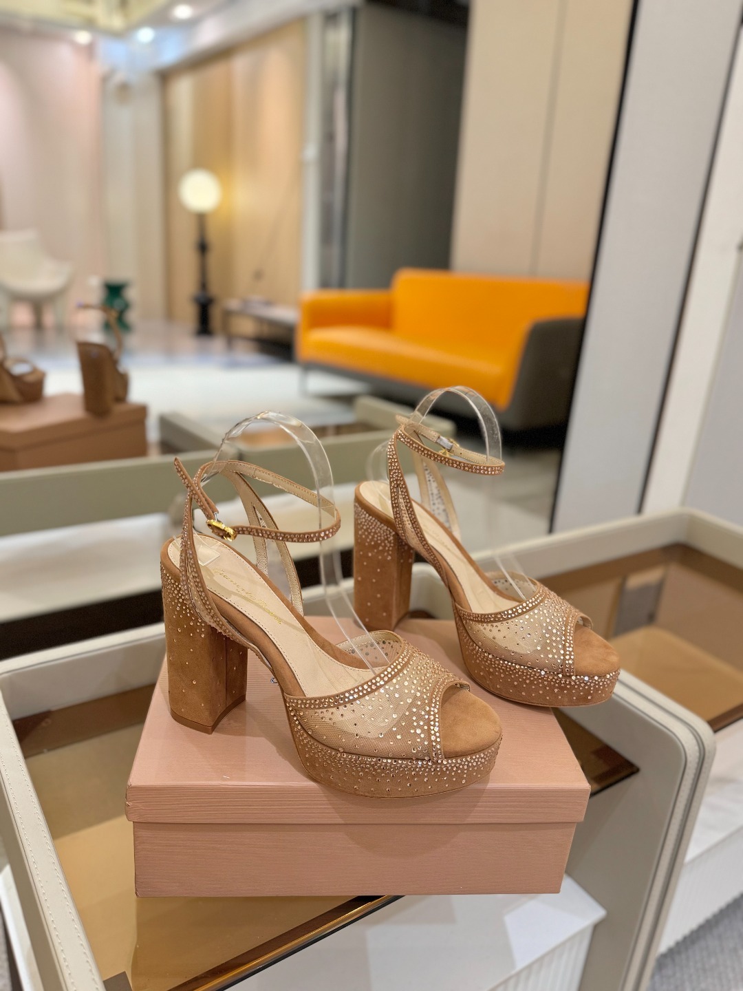 Gianvito Rossi 👠 2025凉鞋原版开发 顶级版本 代购品质👡这双高跟防水台水钻走秀凉鞋,