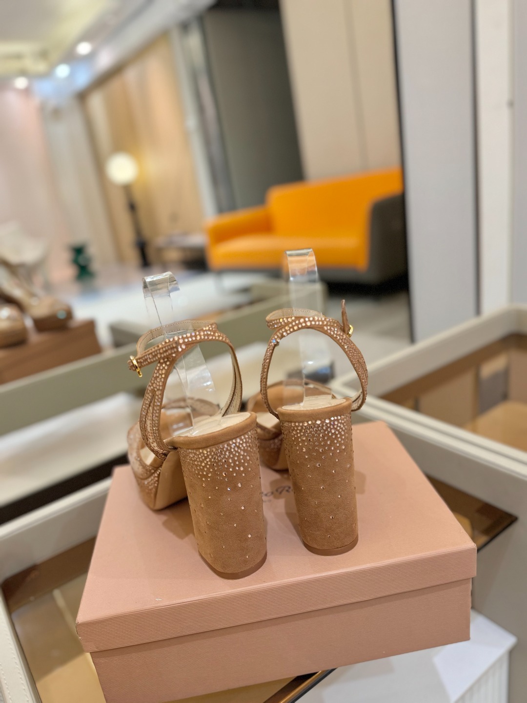 Gianvito Rossi 👠 2025凉鞋原版开发 顶级版本 代购品质👡这双高跟防水台水钻走秀凉鞋,