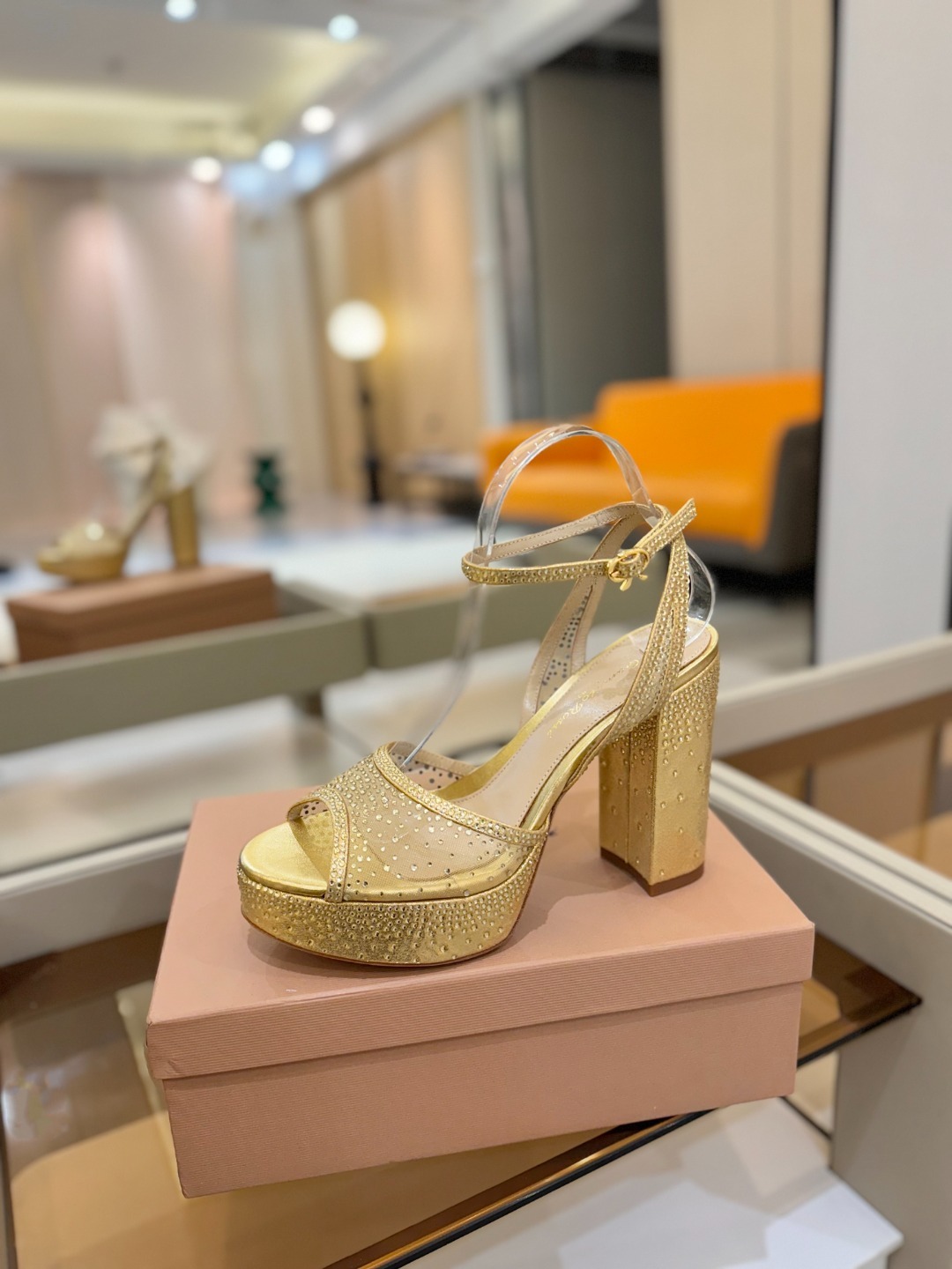 Gianvito Rossi 👠 2025凉鞋原版开发 顶级版本 代购品质👡这双高跟防水台水钻走秀凉鞋,