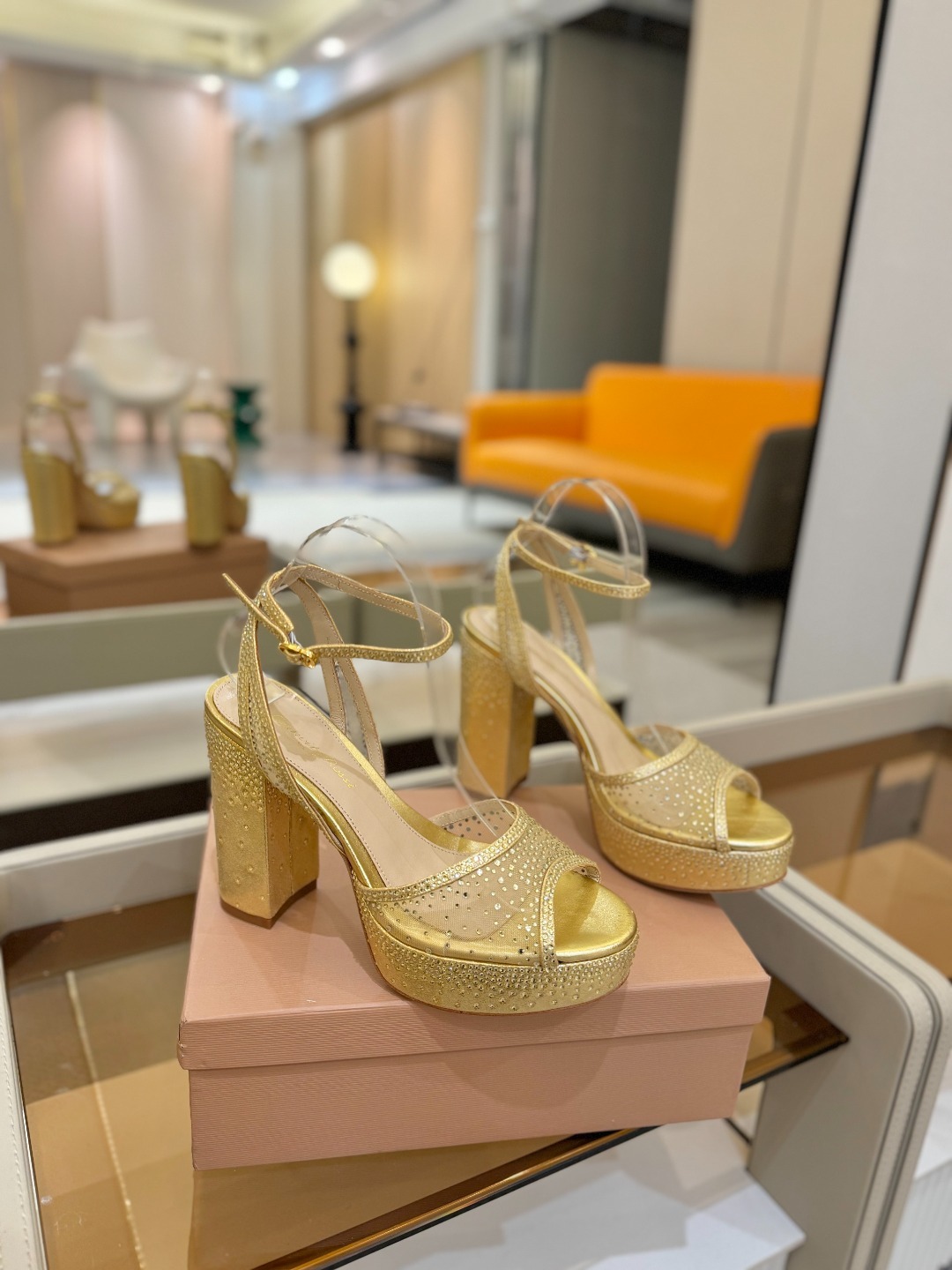 Gianvito Rossi 👠 2025凉鞋原版开发 顶级版本 代购品质👡这双高跟防水台水钻走秀凉鞋,
