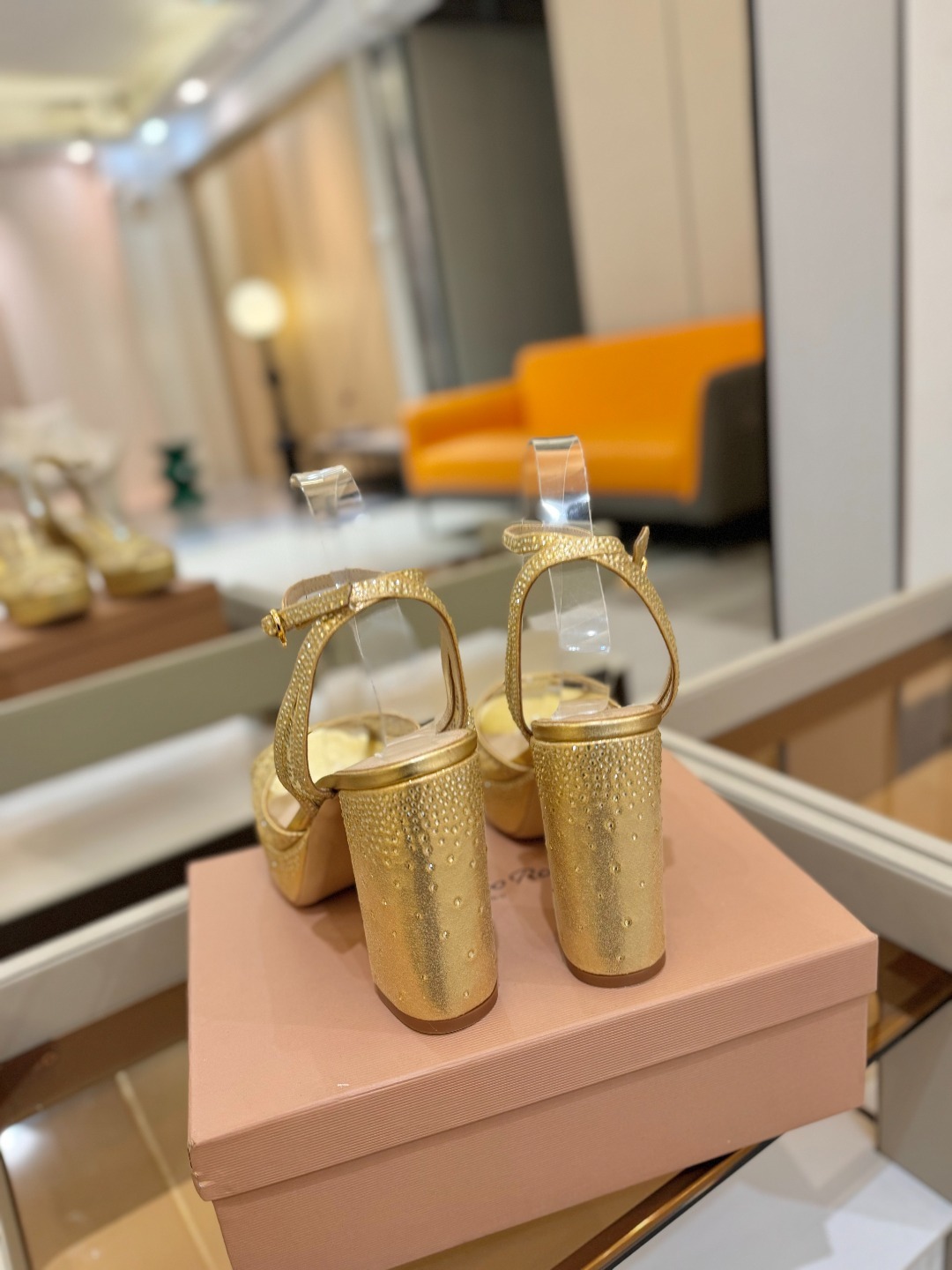 Gianvito Rossi 👠 2025凉鞋原版开发 顶级版本 代购品质👡这双高跟防水台水钻走秀凉鞋,