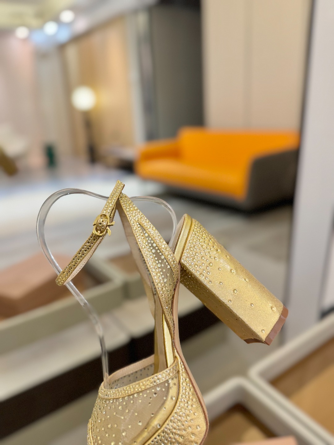 Gianvito Rossi 👠 2025凉鞋原版开发 顶级版本 代购品质👡这双高跟防水台水钻走秀凉鞋,