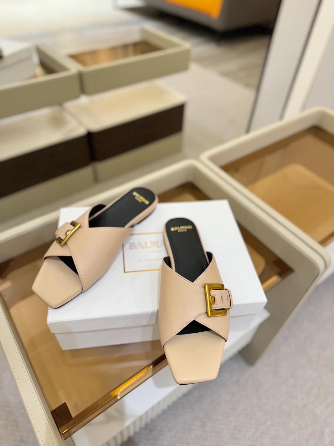 𝘽𝙖𝙡*𝙖𝙞𝙣 巴尔曼2025最新款走秀方头平底拖鞋ʚ😊ɞ 品牌巴尔曼𝘽𝙖𝙡𝙢𝙖𝙞𝙣由法国时装设计师𝙥𝙞