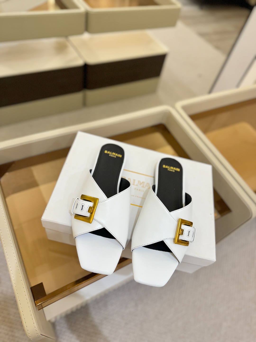 𝘽𝙖𝙡*𝙖𝙞𝙣 巴尔曼2025最新款走秀方头平底拖鞋ʚ😊ɞ 品牌巴尔曼𝘽𝙖𝙡𝙢𝙖𝙞𝙣由法国时装设计师𝙥𝙞