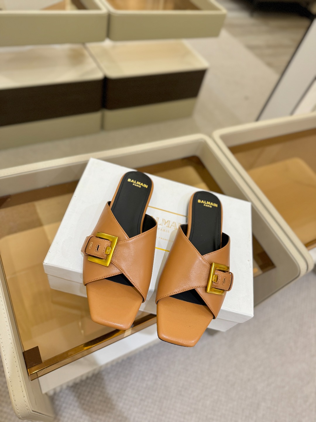 𝘽𝙖𝙡*𝙖𝙞𝙣 巴尔曼2025最新款走秀方头平底拖鞋ʚ😊ɞ 品牌巴尔曼𝘽𝙖𝙡𝙢𝙖𝙞𝙣由法国时装设计师𝙥𝙞