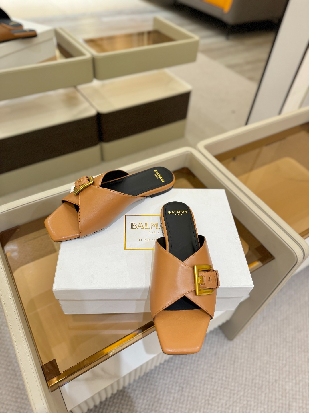 𝘽𝙖𝙡*𝙖𝙞𝙣 巴尔曼2025最新款走秀方头平底拖鞋ʚ😊ɞ 品牌巴尔曼𝘽𝙖𝙡𝙢𝙖𝙞𝙣由法国时装设计师𝙥𝙞