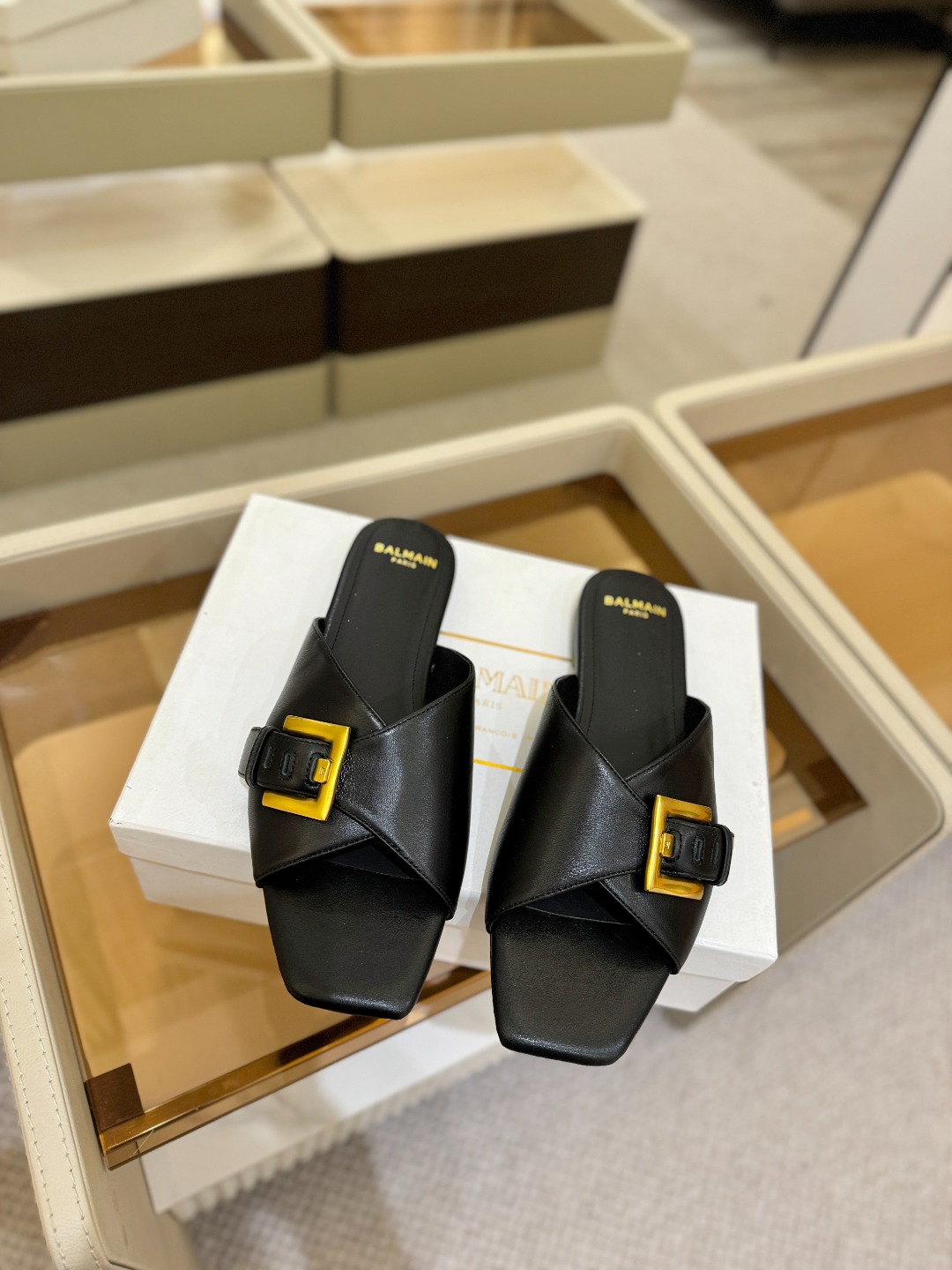 𝘽𝙖𝙡*𝙖𝙞𝙣 巴尔曼2025最新款走秀方头平底拖鞋ʚ😊ɞ 品牌巴尔曼𝘽𝙖𝙡𝙢𝙖𝙞𝙣由法国时装设计师𝙥𝙞