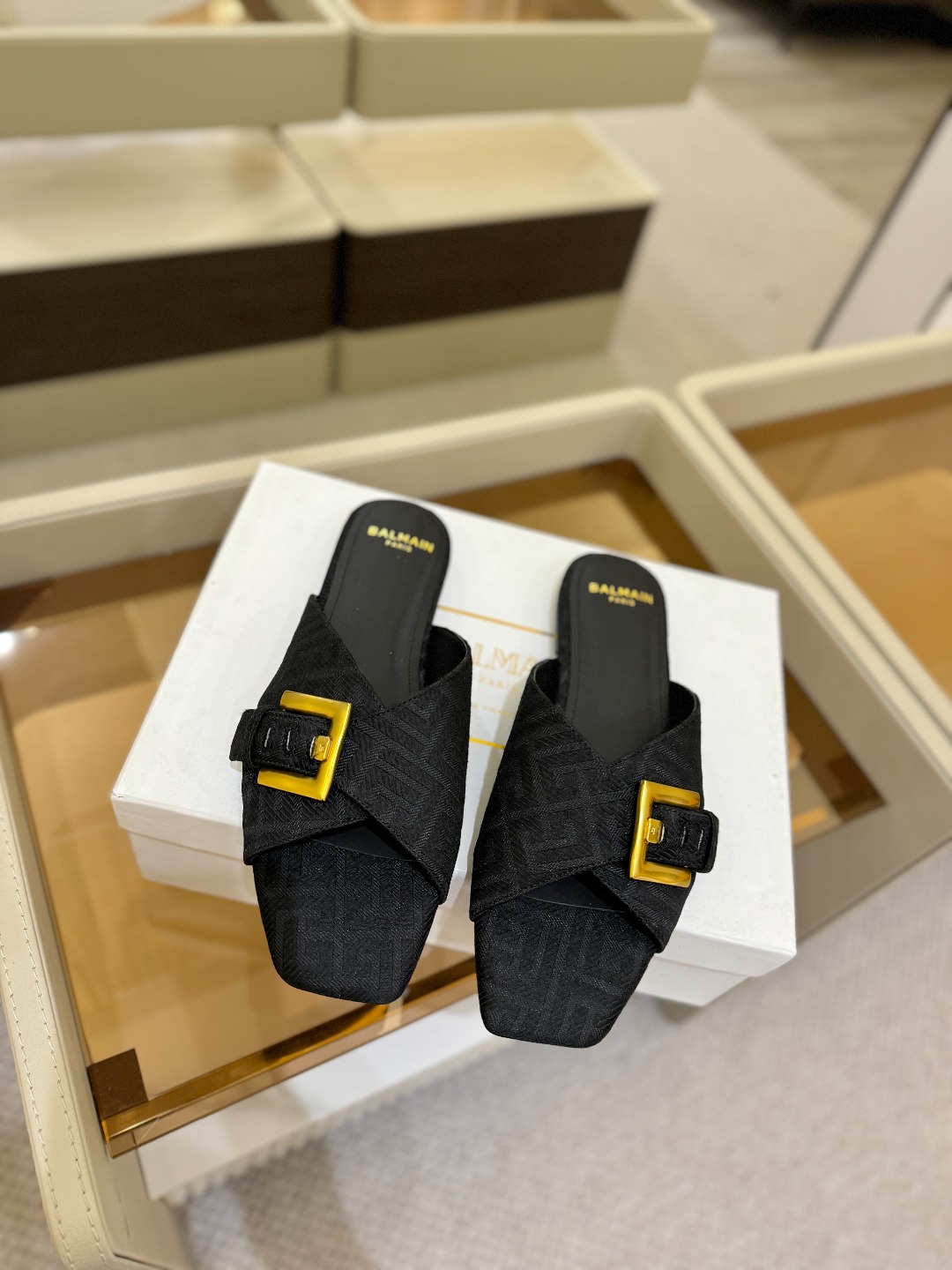 𝘽𝙖𝙡*𝙖𝙞𝙣 巴尔曼2025最新款走秀方头平底拖鞋ʚ😊ɞ 品牌巴尔曼𝘽𝙖𝙡𝙢𝙖𝙞𝙣由法国时装设计师𝙥𝙞