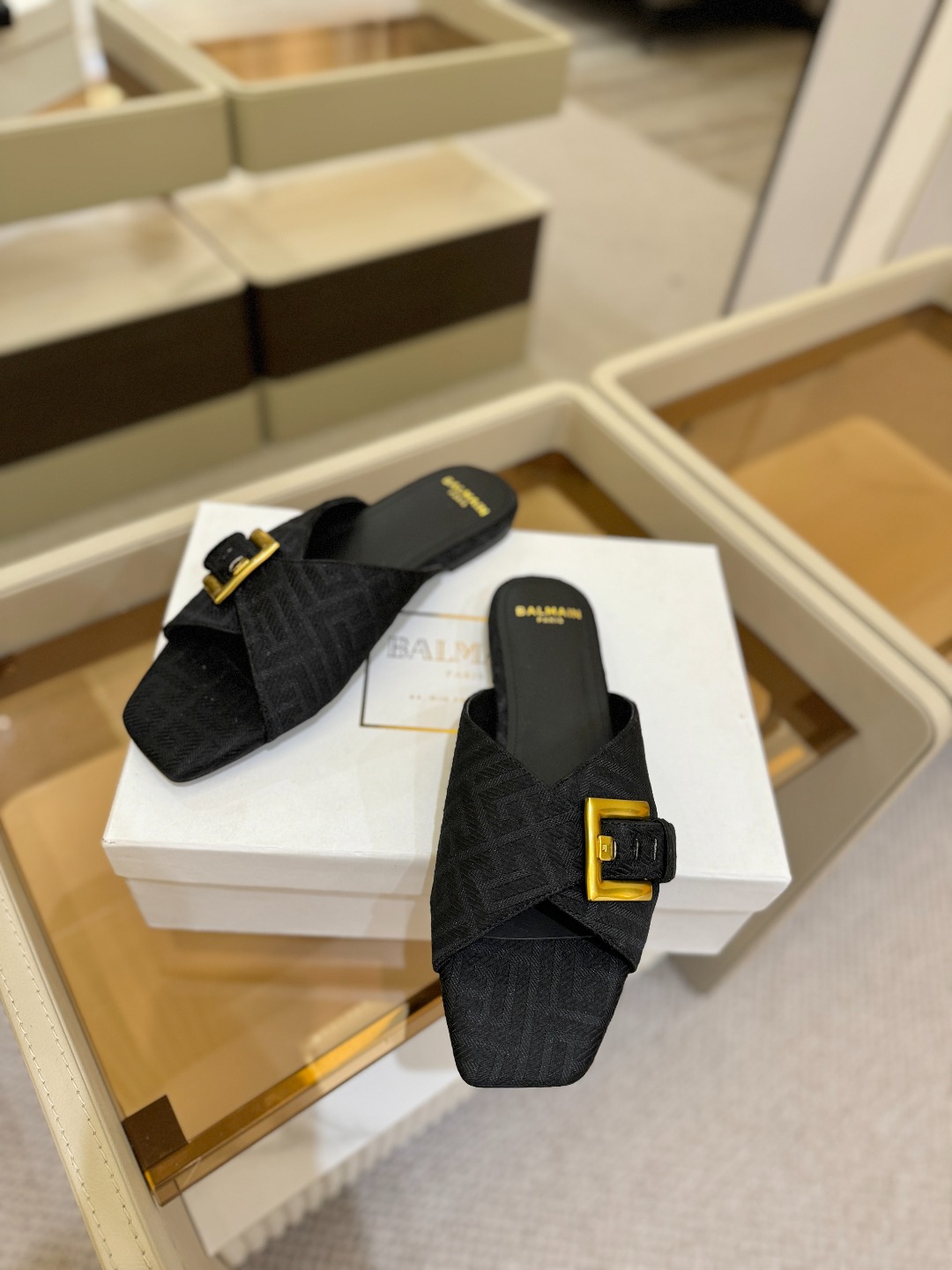 𝘽𝙖𝙡*𝙖𝙞𝙣 巴尔曼2025最新款走秀方头平底拖鞋ʚ😊ɞ 品牌巴尔曼𝘽𝙖𝙡𝙢𝙖𝙞𝙣由法国时装设计师𝙥𝙞