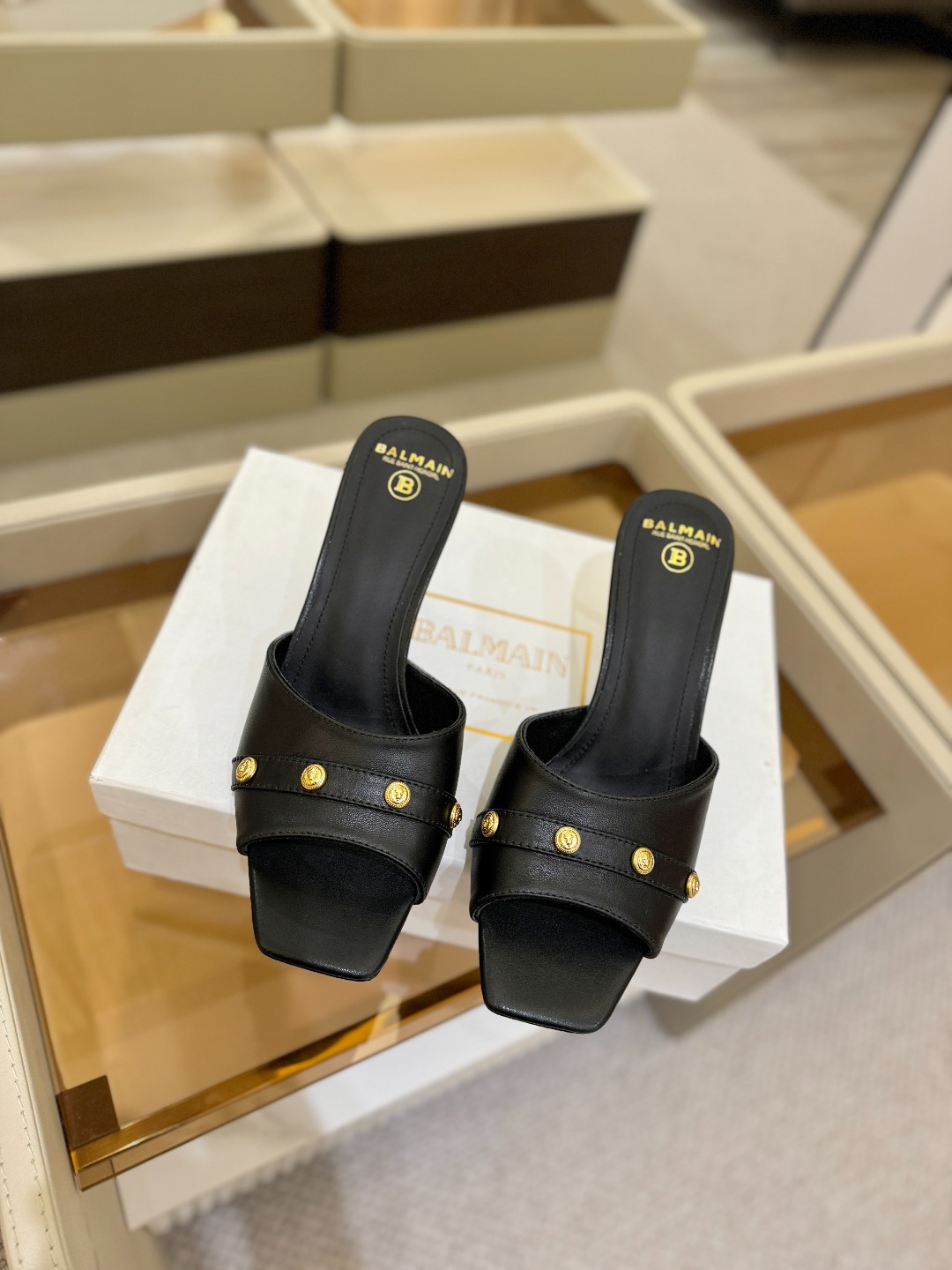 巴尔曼2026春夏最新款走秀方头高跟拖鞋ʚ😊ɞ 品牌巴尔曼𝘽𝙖𝙡𝙢𝙖𝙞𝙣由法国时装设计师𝙥𝙞𝙚𝙧𝙧𝙚 𝘽