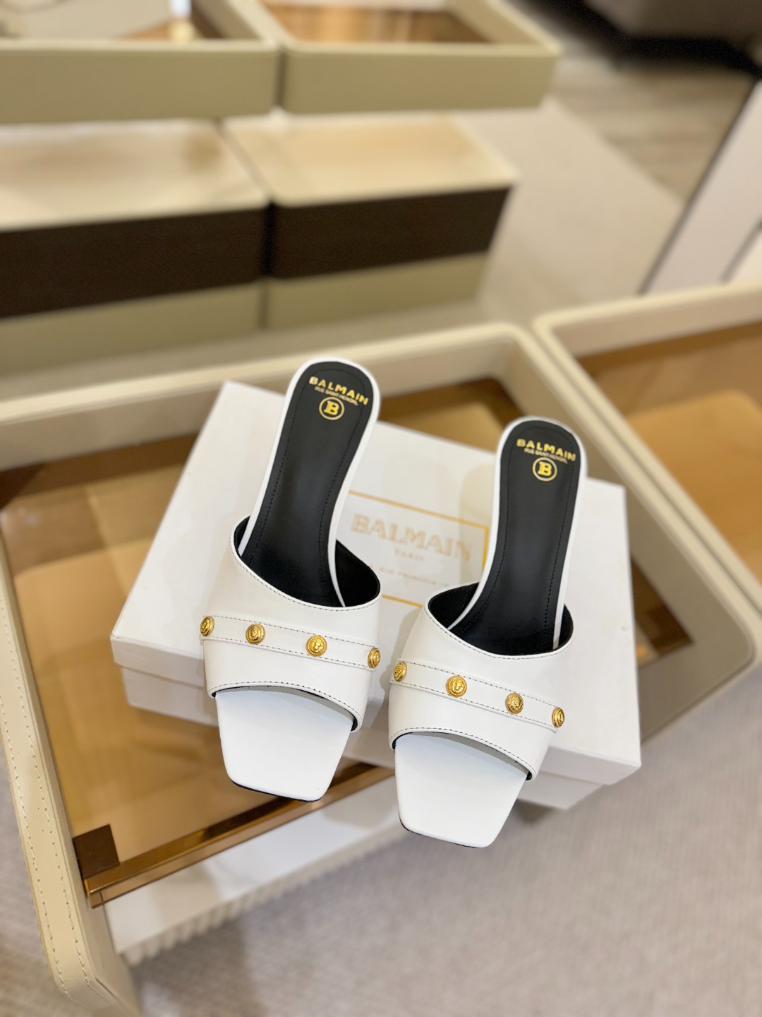 巴尔曼2026春夏最新款走秀方头高跟拖鞋ʚ😊ɞ 品牌巴尔曼𝘽𝙖𝙡𝙢𝙖𝙞𝙣由法国时装设计师𝙥𝙞𝙚𝙧𝙧𝙚 𝘽