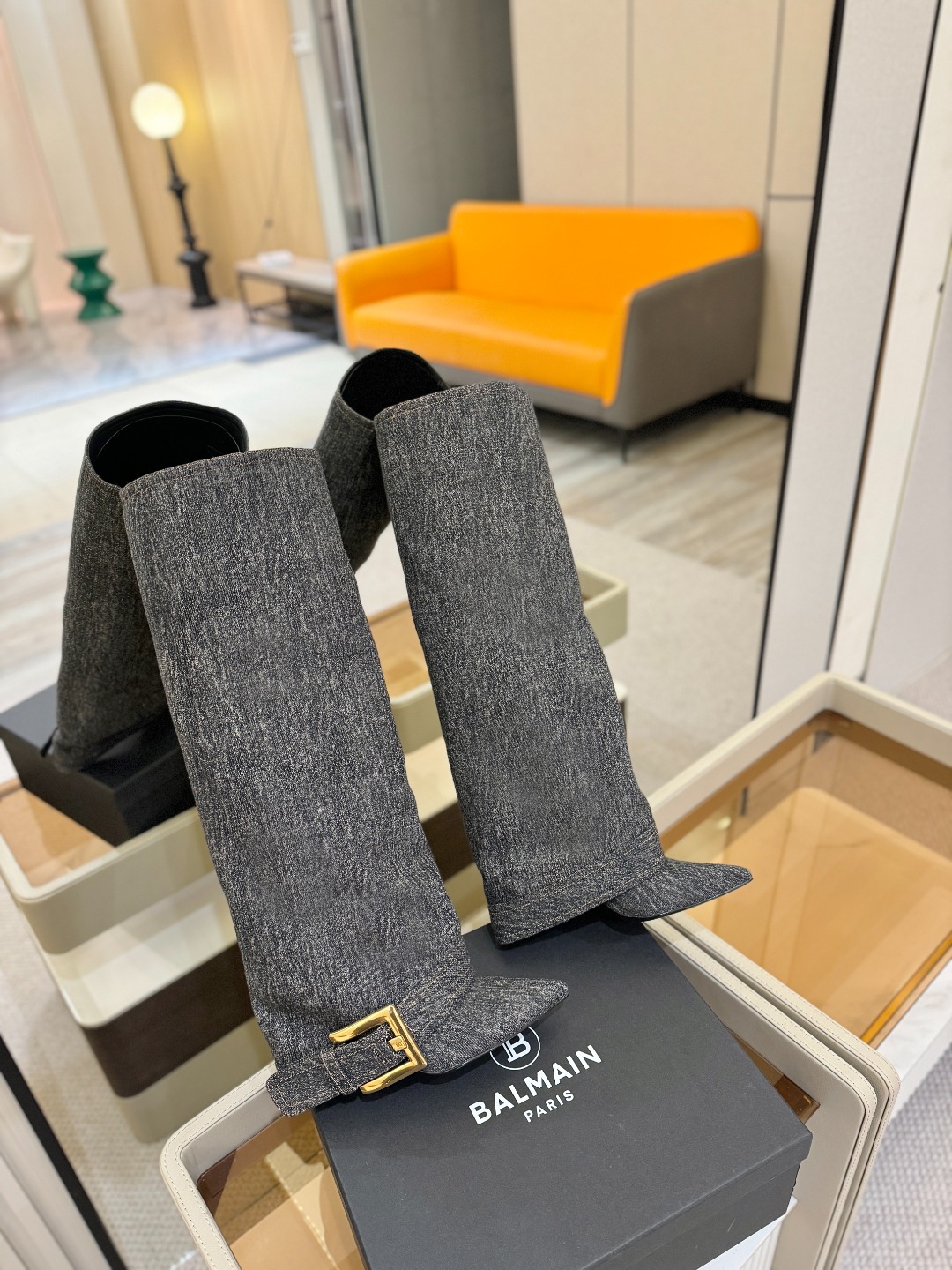 巴尔曼 尖头高跟时装靴😊ɞ 品牌巴尔曼𝘽𝙖𝙡𝙢𝙖𝙞𝙣由法国时装设计师𝙥𝙞𝙚𝙧𝙧𝙚 𝘽𝙖𝙡𝙢𝙖𝙞𝙣（皮埃尔