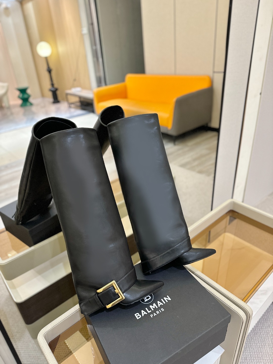 巴尔曼 尖头高跟时装靴😊ɞ 品牌巴尔曼𝘽𝙖𝙡𝙢𝙖𝙞𝙣由法国时装设计师𝙥𝙞𝙚𝙧𝙧𝙚 𝘽𝙖𝙡𝙢𝙖𝙞𝙣（皮埃尔
