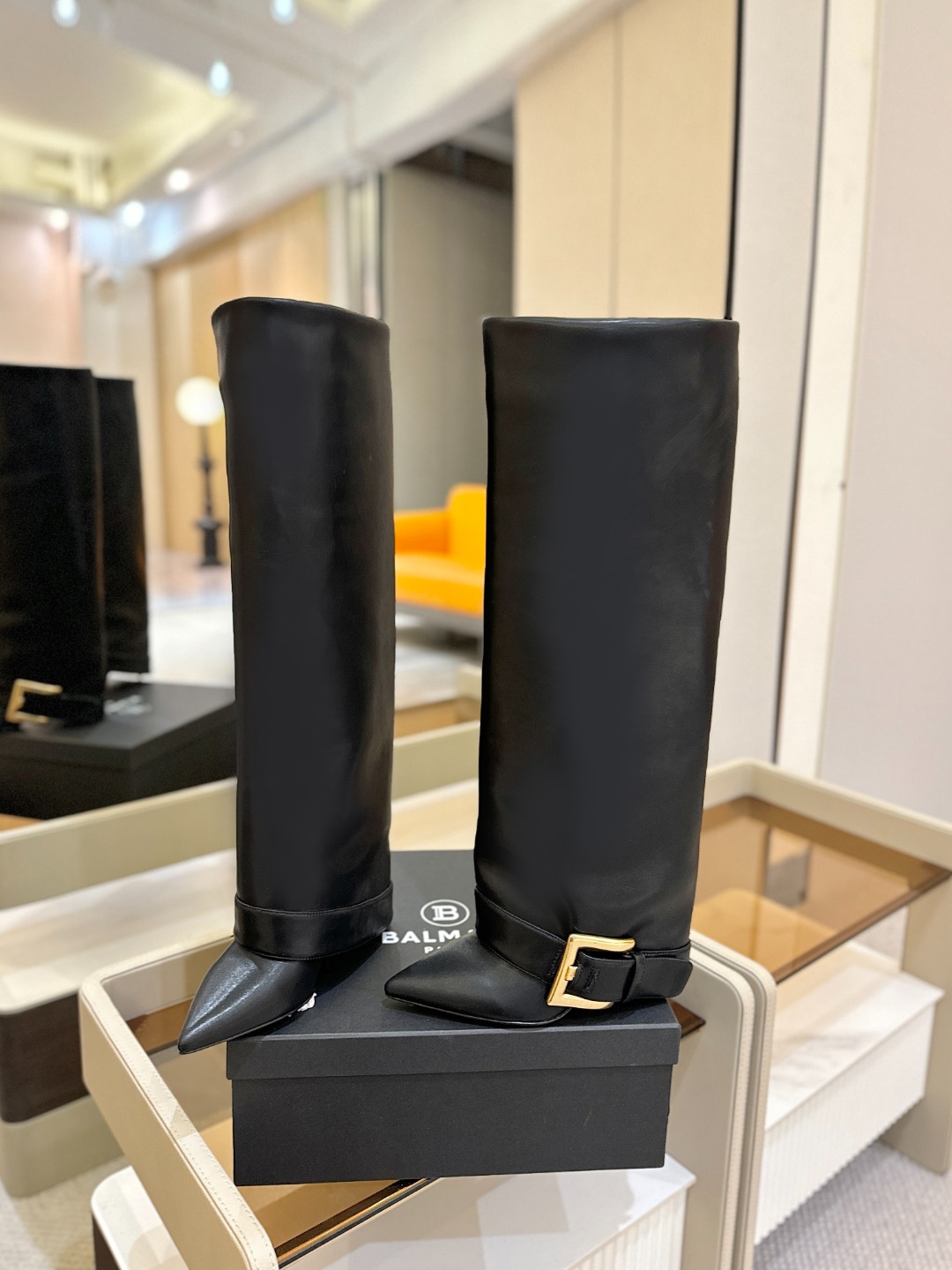 巴尔曼 尖头高跟时装靴😊ɞ 品牌巴尔曼𝘽𝙖𝙡𝙢𝙖𝙞𝙣由法国时装设计师𝙥𝙞𝙚𝙧𝙧𝙚 𝘽𝙖𝙡𝙢𝙖𝙞𝙣（皮埃尔