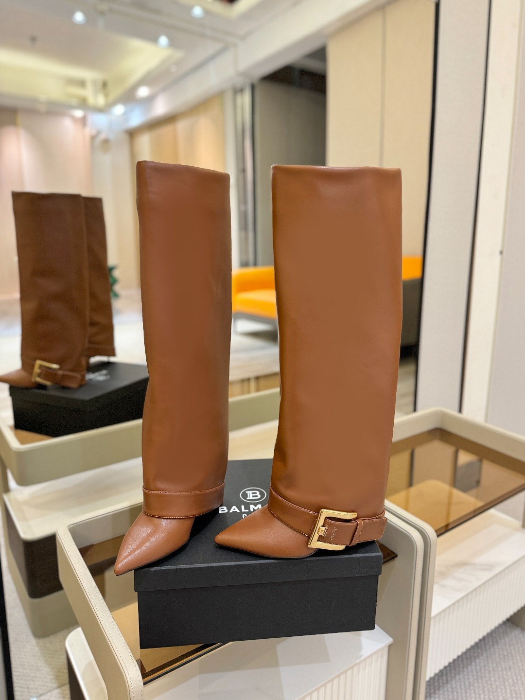 巴尔曼 尖头高跟时装靴😊ɞ 品牌巴尔曼𝘽𝙖𝙡𝙢𝙖𝙞𝙣由法国时装设计师𝙥𝙞𝙚𝙧𝙧𝙚 𝘽𝙖𝙡𝙢𝙖𝙞𝙣（皮埃尔