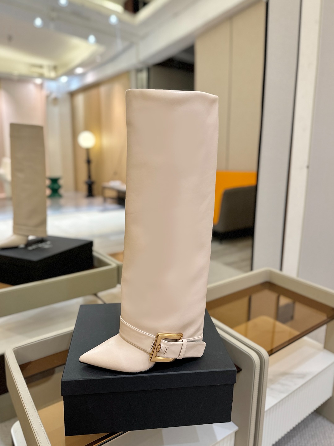 巴尔曼 尖头高跟时装靴😊ɞ 品牌巴尔曼𝘽𝙖𝙡𝙢𝙖𝙞𝙣由法国时装设计师𝙥𝙞𝙚𝙧𝙧𝙚 𝘽𝙖𝙡𝙢𝙖𝙞𝙣（皮埃尔
