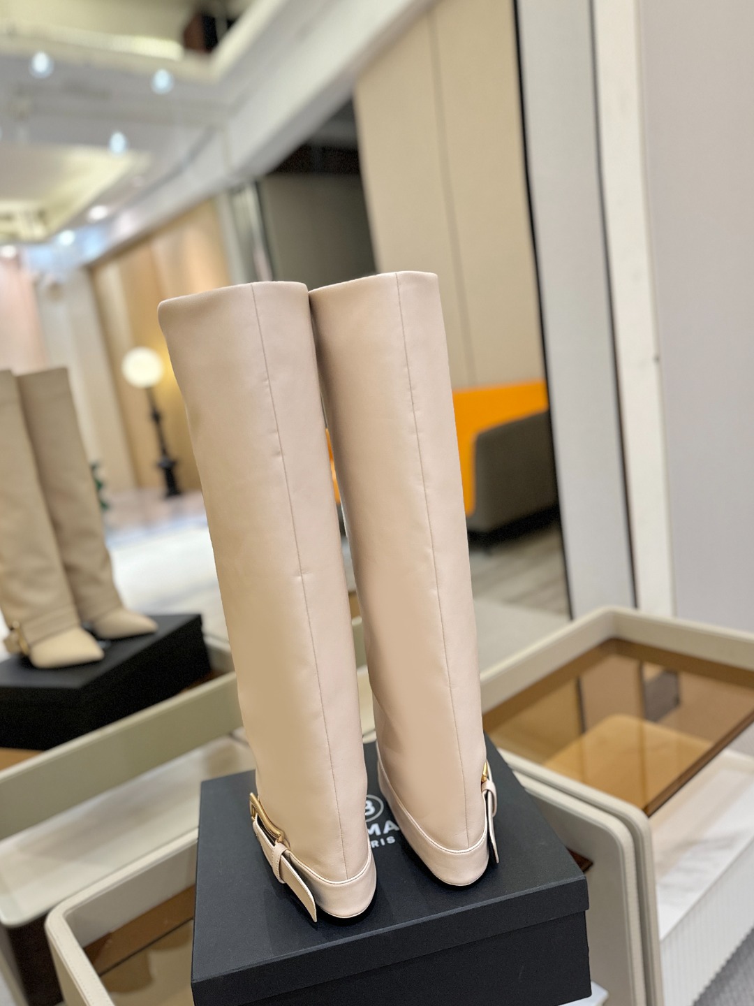 巴尔曼 尖头高跟时装靴😊ɞ 品牌巴尔曼𝘽𝙖𝙡𝙢𝙖𝙞𝙣由法国时装设计师𝙥𝙞𝙚𝙧𝙧𝙚 𝘽𝙖𝙡𝙢𝙖𝙞𝙣（皮埃尔