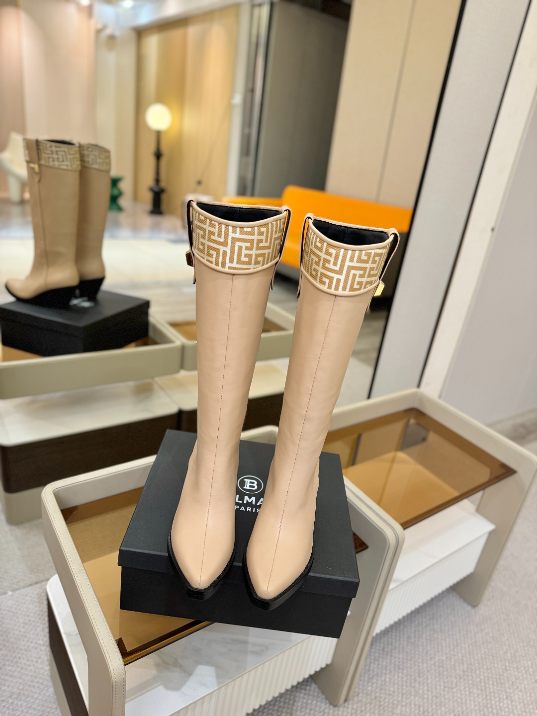 巴尔曼 秋冬款尖头高跟骑士靴ʚ😊ɞ 品牌巴尔曼𝘽𝙖𝙡𝙢𝙖𝙞𝙣由法国时装设计师𝙥𝙞𝙚𝙧𝙧𝙚 𝘽𝙖𝙡𝙢𝙖𝙞𝙣