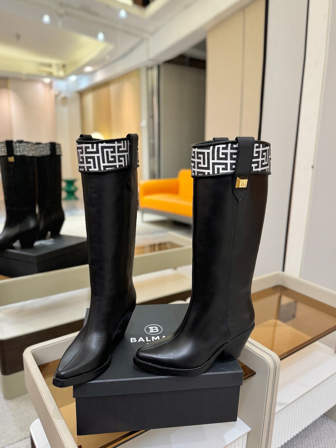 巴尔曼 秋冬款尖头高跟骑士靴ʚ😊ɞ 品牌巴尔曼𝘽𝙖𝙡𝙢𝙖𝙞𝙣由法国时装设计师𝙥𝙞𝙚𝙧𝙧𝙚 𝘽𝙖𝙡𝙢𝙖𝙞𝙣