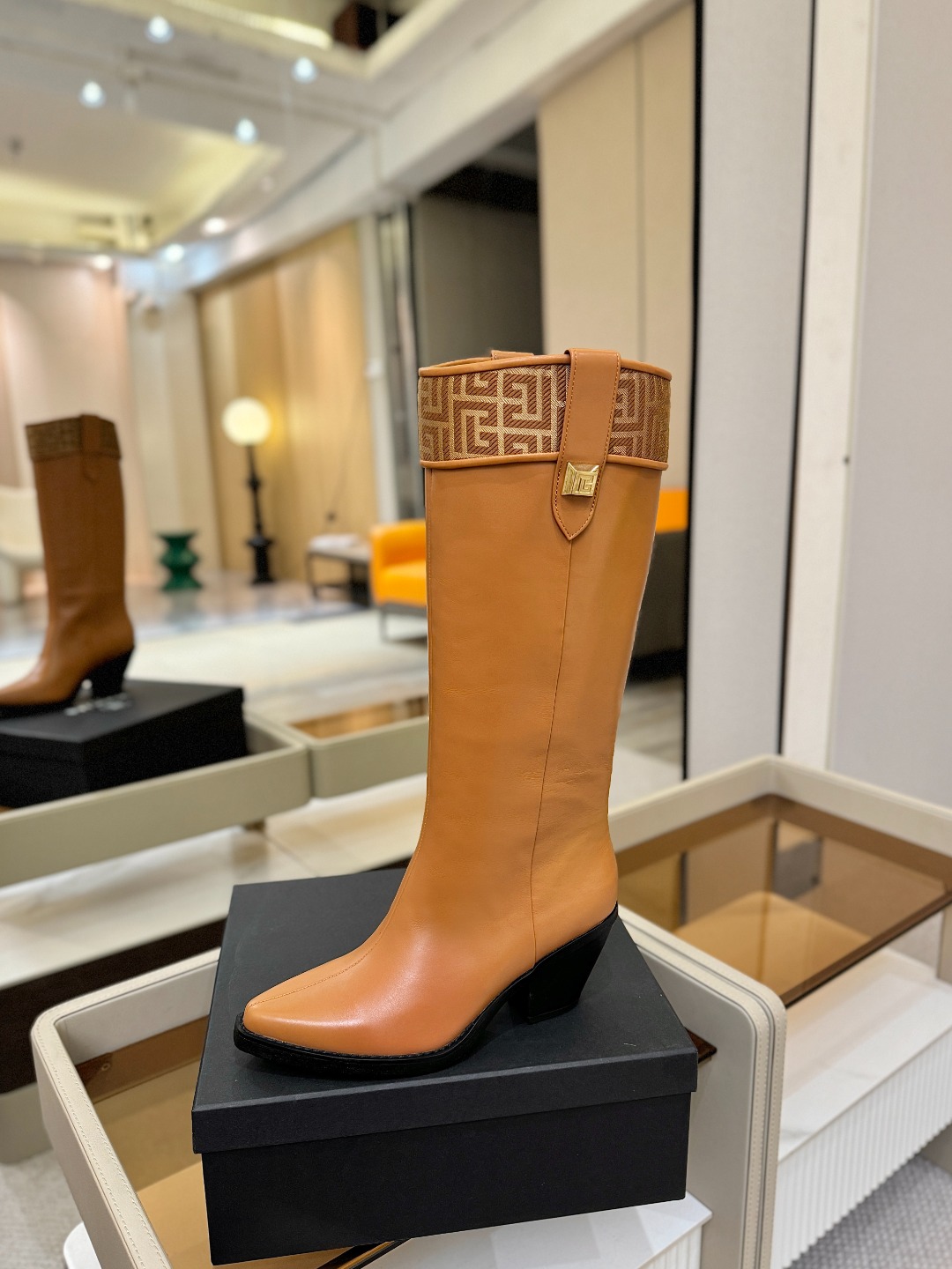 巴尔曼 秋冬款尖头高跟骑士靴ʚ😊ɞ 品牌巴尔曼𝘽𝙖𝙡𝙢𝙖𝙞𝙣由法国时装设计师𝙥𝙞𝙚𝙧𝙧𝙚 𝘽𝙖𝙡𝙢𝙖𝙞𝙣