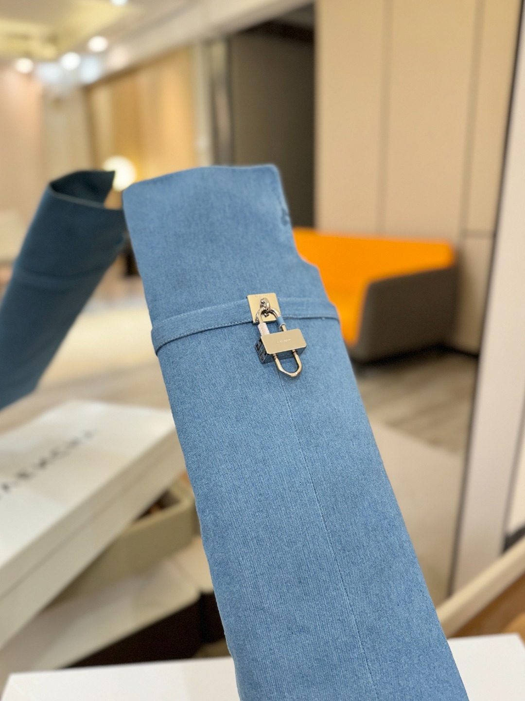 专柜正品级定制版本GIVENCHY𝐒𝐒 𝐧𝐞𝐰 高跟长靴，市面最高版本纪梵希 锁扣 风靡整个时尚圈‼️原