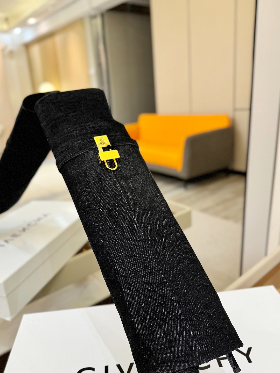 专柜正品级定制版本GIVENCHY𝐒𝐒 𝐧𝐞𝐰 高跟长靴，市面最高版本纪梵希 锁扣 风靡整个时尚圈‼️原