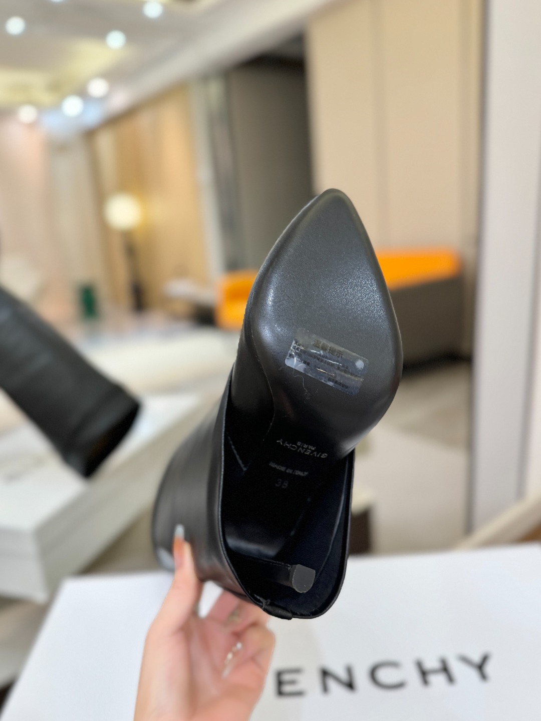 专柜正品级定制版本GIVENCHY𝐒𝐒 𝐧𝐞𝐰 高跟长靴，市面最高版本纪梵希 锁扣 风靡整个时尚圈‼️原