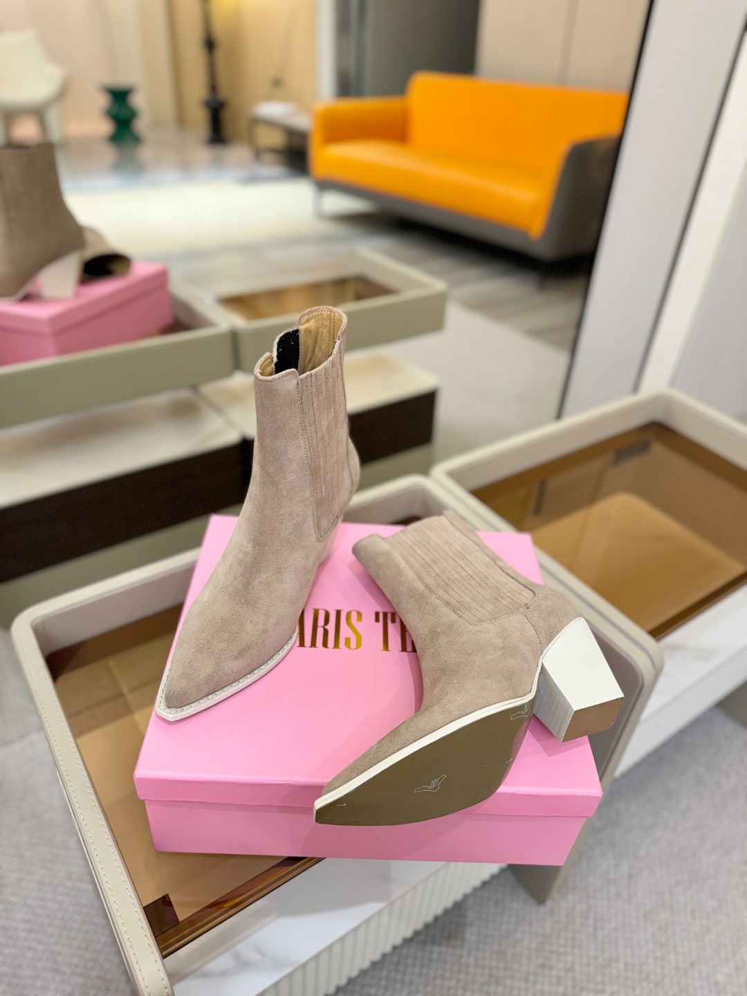 𝙋𝙖𝙧𝙞𝙨 𝙏𝙚𝙭𝙖𝙨 德州巴黎 Paris Texas ❷⓿❷❷ 𝙁𝙒 西部短战靴 ♡优雅风格，创造不