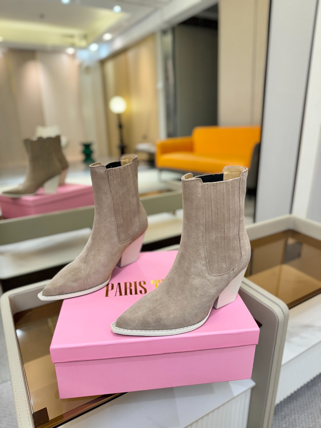 𝙋𝙖𝙧𝙞𝙨 𝙏𝙚𝙭𝙖𝙨 德州巴黎 Paris Texas ❷⓿❷❷ 𝙁𝙒 西部短战靴 ♡优雅风格，创造不