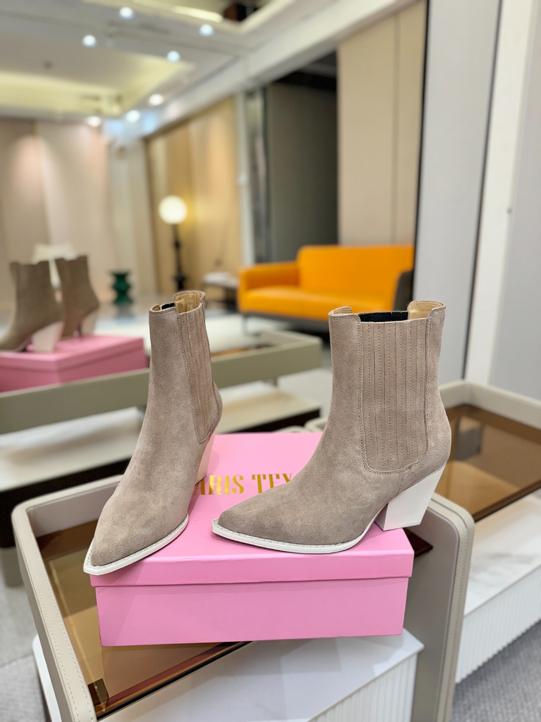 𝙋𝙖𝙧𝙞𝙨 𝙏𝙚𝙭𝙖𝙨 德州巴黎 Paris Texas ❷⓿❷❷ 𝙁𝙒 西部短战靴 ♡优雅风格，创造不