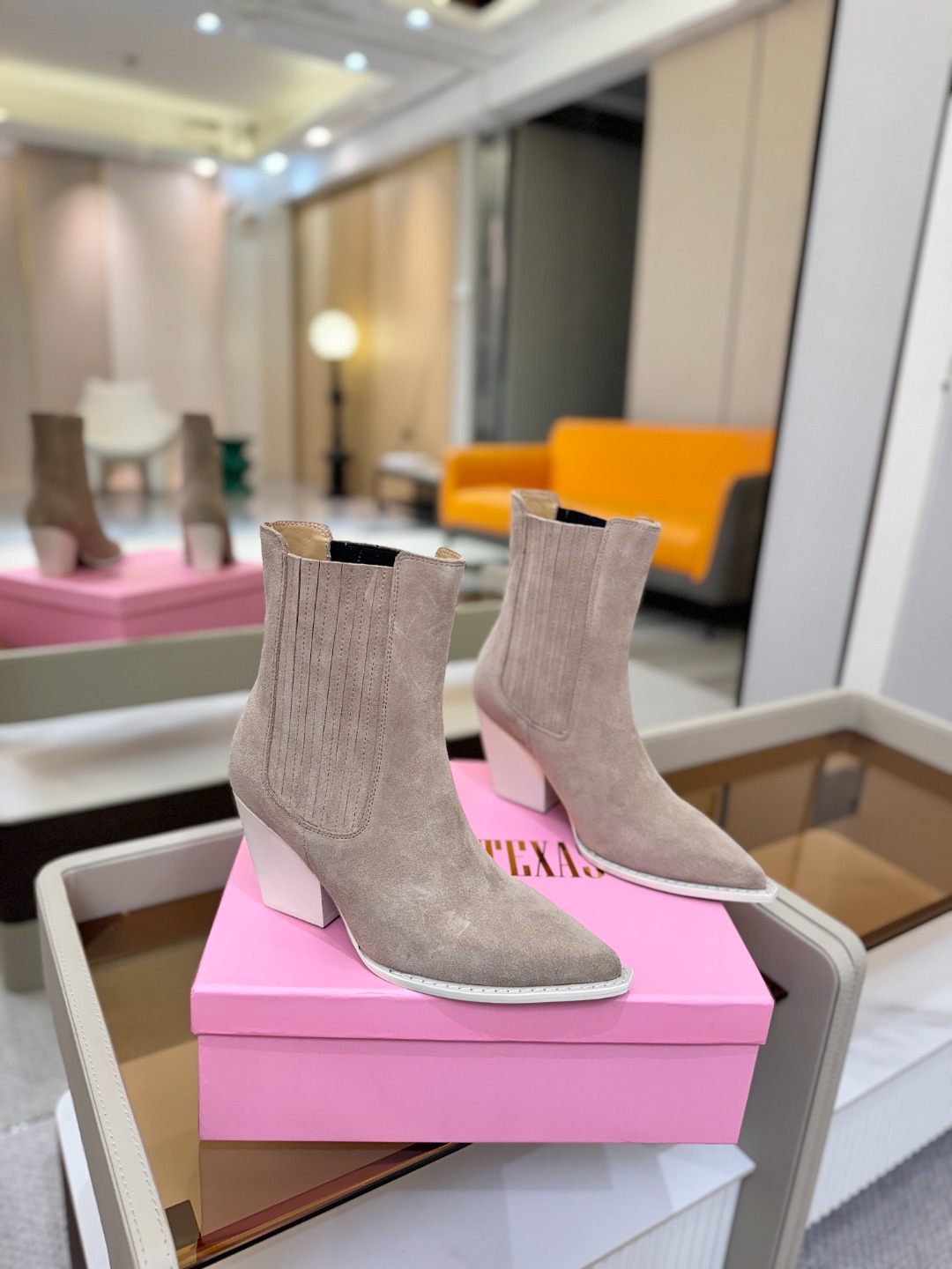 𝙋𝙖𝙧𝙞𝙨 𝙏𝙚𝙭𝙖𝙨 德州巴黎 Paris Texas ❷⓿❷❷ 𝙁𝙒 西部短战靴 ♡优雅风格，创造不