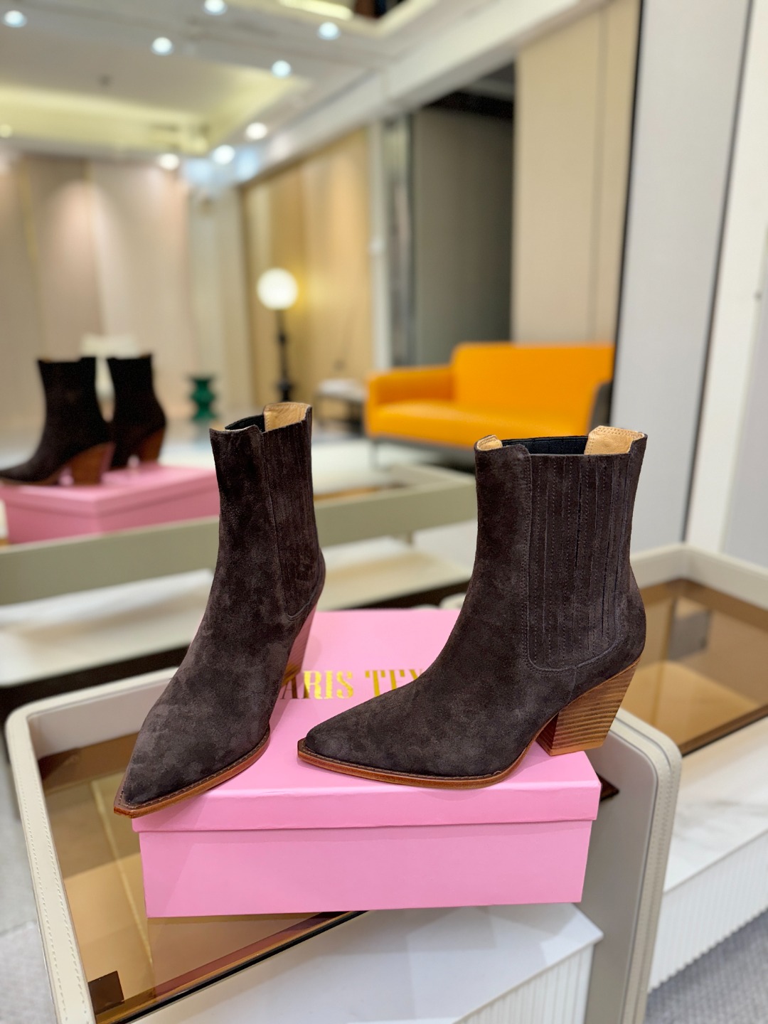 𝙋𝙖𝙧𝙞𝙨 𝙏𝙚𝙭𝙖𝙨 德州巴黎 Paris Texas ❷⓿❷❷ 𝙁𝙒 西部短战靴 ♡优雅风格，创造不