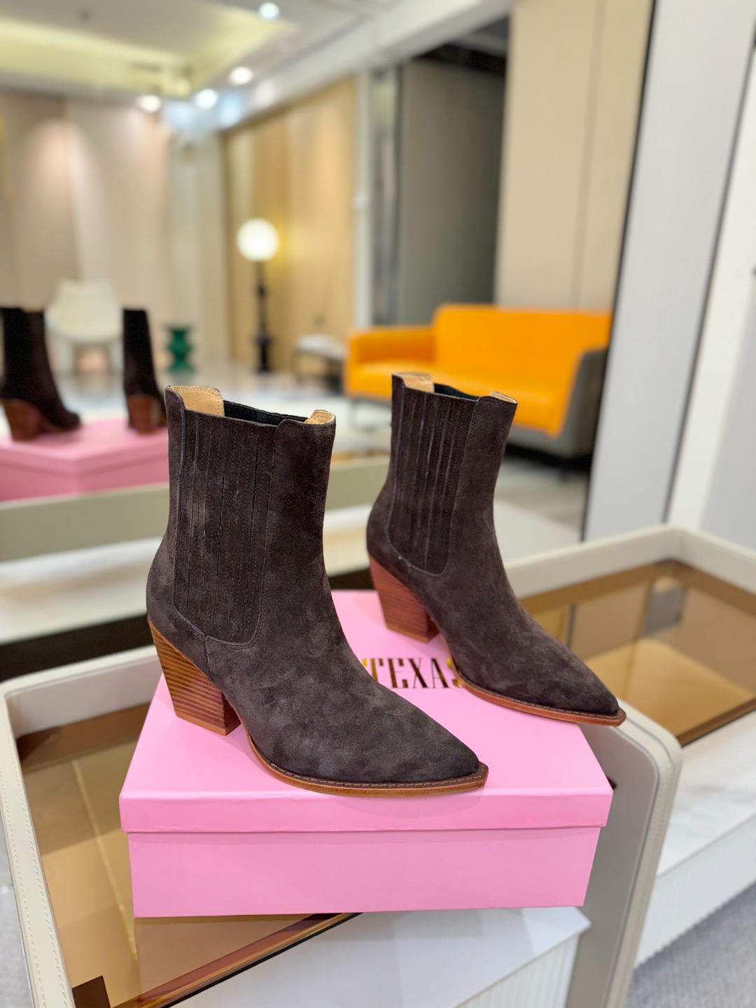 𝙋𝙖𝙧𝙞𝙨 𝙏𝙚𝙭𝙖𝙨 德州巴黎 Paris Texas ❷⓿❷❷ 𝙁𝙒 西部短战靴 ♡优雅风格，创造不