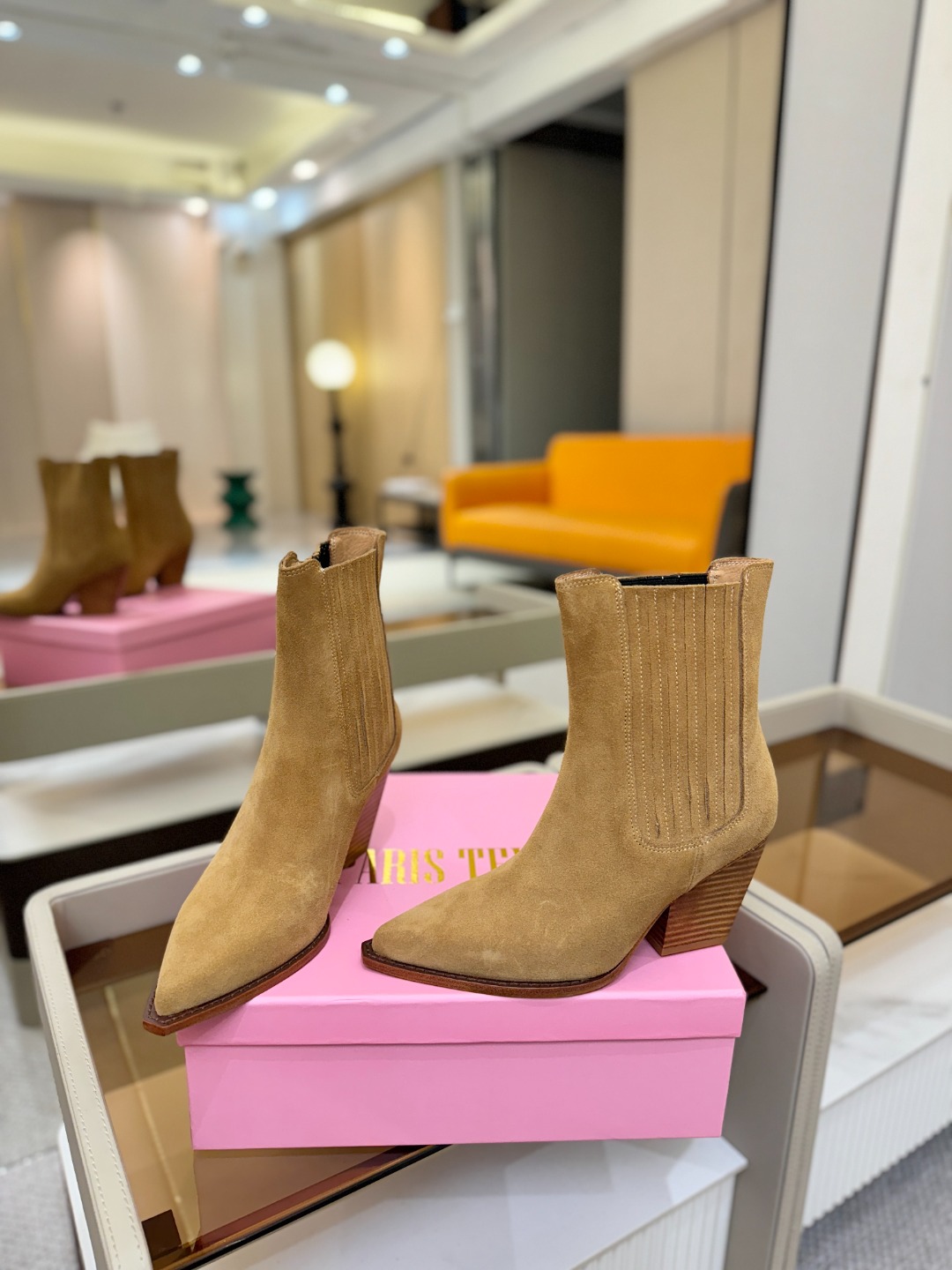 𝙋𝙖𝙧𝙞𝙨 𝙏𝙚𝙭𝙖𝙨 德州巴黎 Paris Texas ❷⓿❷❷ 𝙁𝙒 西部短战靴 ♡优雅风格，创造不