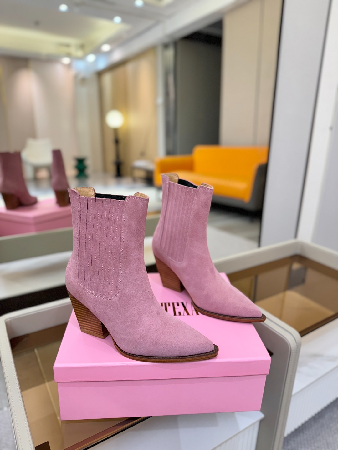 𝙋𝙖𝙧𝙞𝙨 𝙏𝙚𝙭𝙖𝙨 德州巴黎 Paris Texas ❷⓿❷❷ 𝙁𝙒 西部短战靴 ♡优雅风格，创造不