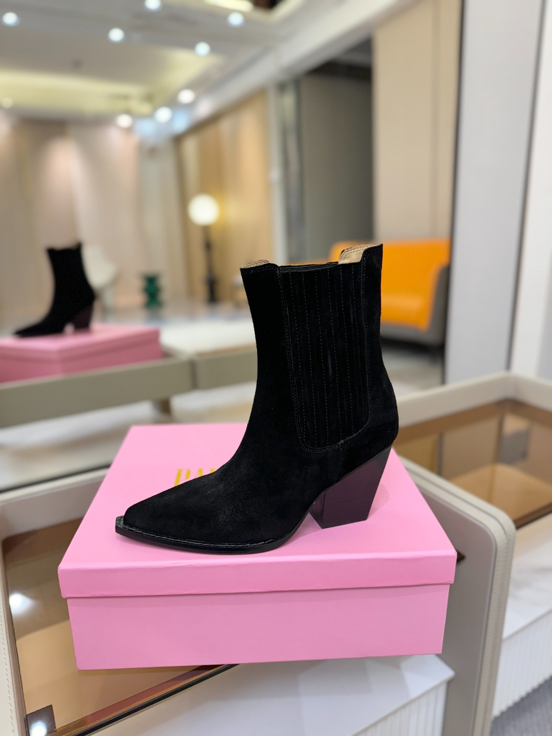 NO:493435,Price Paris Texas Western Short Battle Boots Elegant style and create a different feeling!   It is an indispensable combat boot in your shoe cabinet!  Simple and elegant style, the highest version in the market ◆ Material mercerated calf leather ◆ ◆ Inner and footbed water dyed sheepskin ◆ ◆ Outsole double-layer Italian leather outsole ◆ ◆ Heel height. Counter packaging ◆ show bdetails ——————————————— ◢size. ｜35-39 (34 40 41 42 customized) ◣, boots, boots, cowhide, sheepskin, Leather soles19860909价格  德州巴黎 Paris Texas   西部短战靴  优雅风格,创造不一样的感觉！  它是你鞋柜里不可缺少的战靴！ 简约气质款式,市场最高版本   ◆ 材料丝光牛 小牛皮 ◆ ◆ 内里、垫脚水染羊皮 ◆ ◆ 大底双层意大利真皮大底 ◆ ◆ 跟高.  专柜包装 ◆ show bdetails ————————————  ◢size. ｜35-39（34 40 41 42定制）◣,靴子,boots,cowhide,sheepskin,Leather soles,Women's Shoes