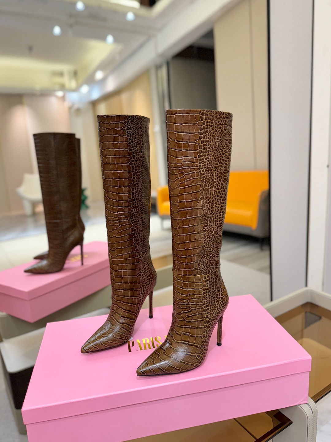 𝙋𝙖𝙧𝙞𝙨 𝙏𝙚𝙭𝙖𝙨 德州巴黎 Paris Texas 鳄鱼纹细跟长靴 ♡优雅风格，创造不一样的感觉！