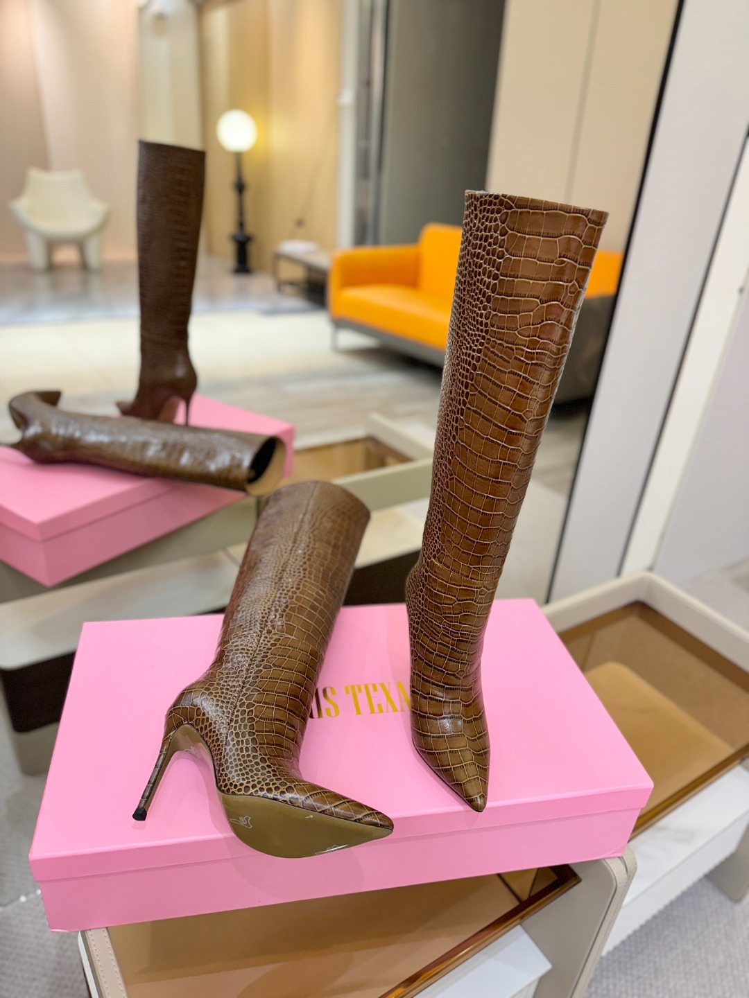 𝙋𝙖𝙧𝙞𝙨 𝙏𝙚𝙭𝙖𝙨 德州巴黎 Paris Texas 鳄鱼纹细跟长靴 ♡优雅风格，创造不一样的感觉！