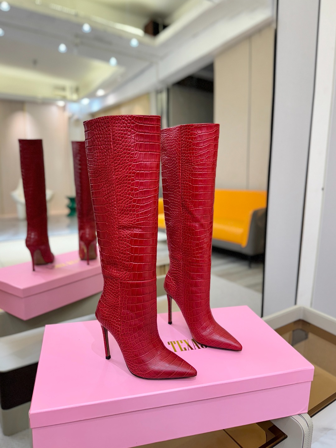 𝙋𝙖𝙧𝙞𝙨 𝙏𝙚𝙭𝙖𝙨 德州巴黎 Paris Texas 鳄鱼纹细跟长靴 ♡优雅风格，创造不一样的感觉！