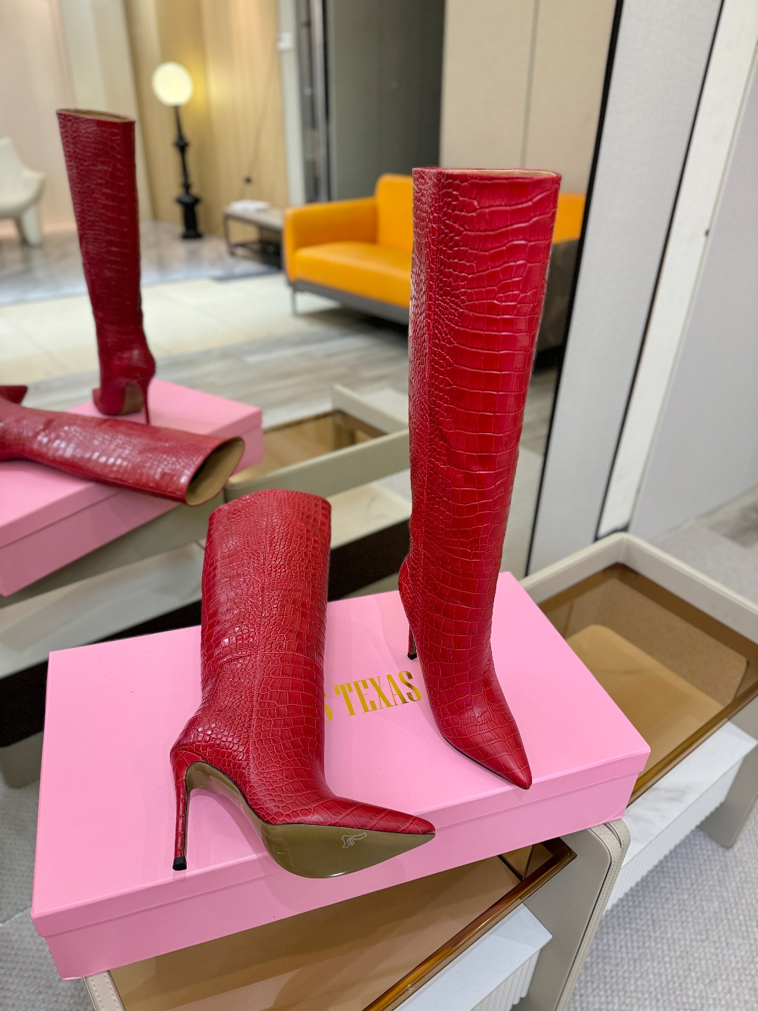 𝙋𝙖𝙧𝙞𝙨 𝙏𝙚𝙭𝙖𝙨 德州巴黎 Paris Texas 鳄鱼纹细跟长靴 ♡优雅风格，创造不一样的感觉！