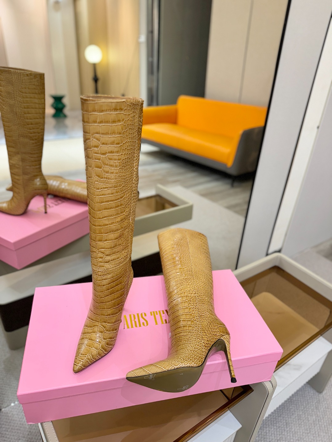 𝙋𝙖𝙧𝙞𝙨 𝙏𝙚𝙭𝙖𝙨 德州巴黎 Paris Texas 鳄鱼纹细跟长靴 ♡优雅风格，创造不一样的感觉！