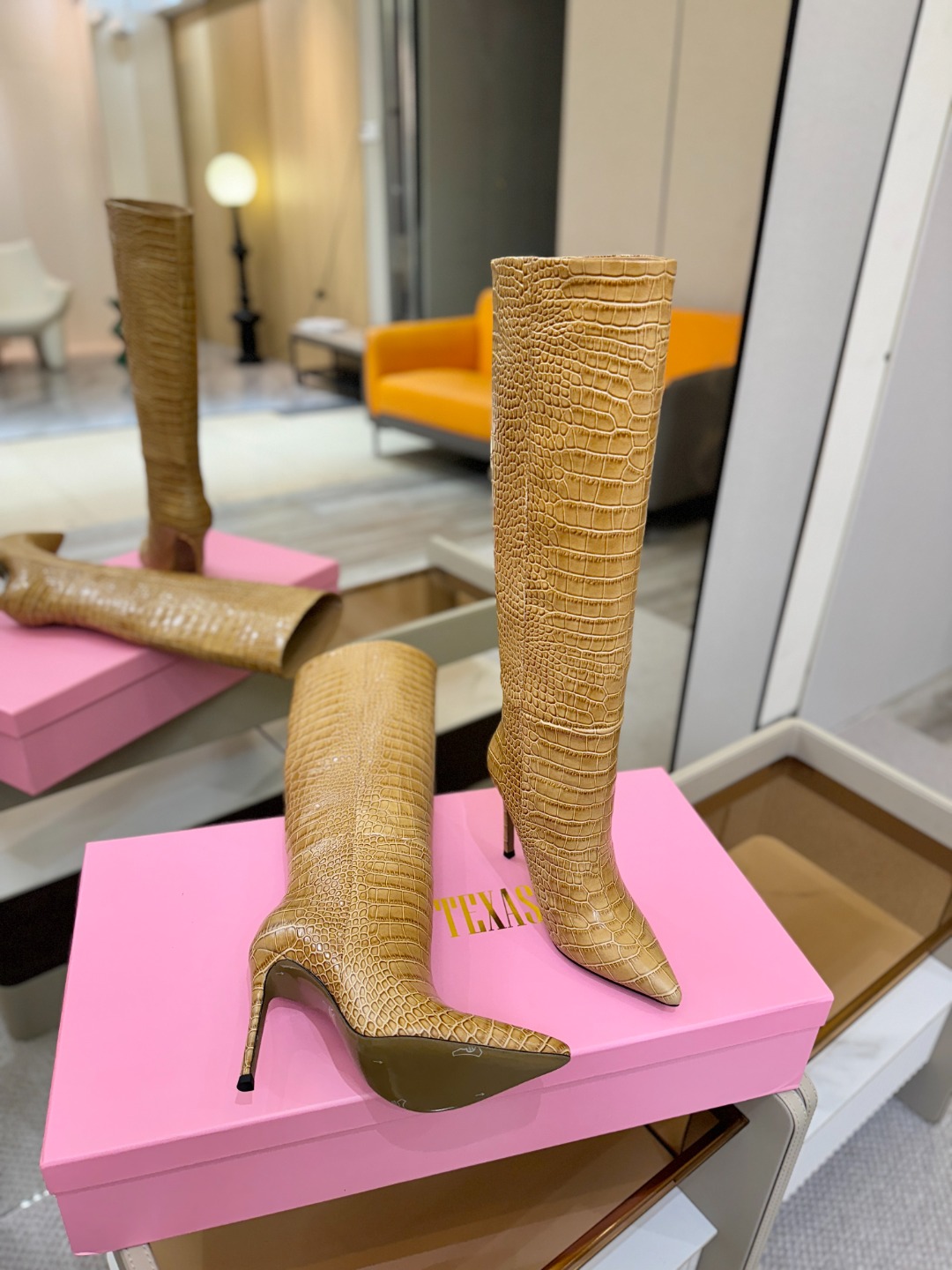 𝙋𝙖𝙧𝙞𝙨 𝙏𝙚𝙭𝙖𝙨 德州巴黎 Paris Texas 鳄鱼纹细跟长靴 ♡优雅风格，创造不一样的感觉！