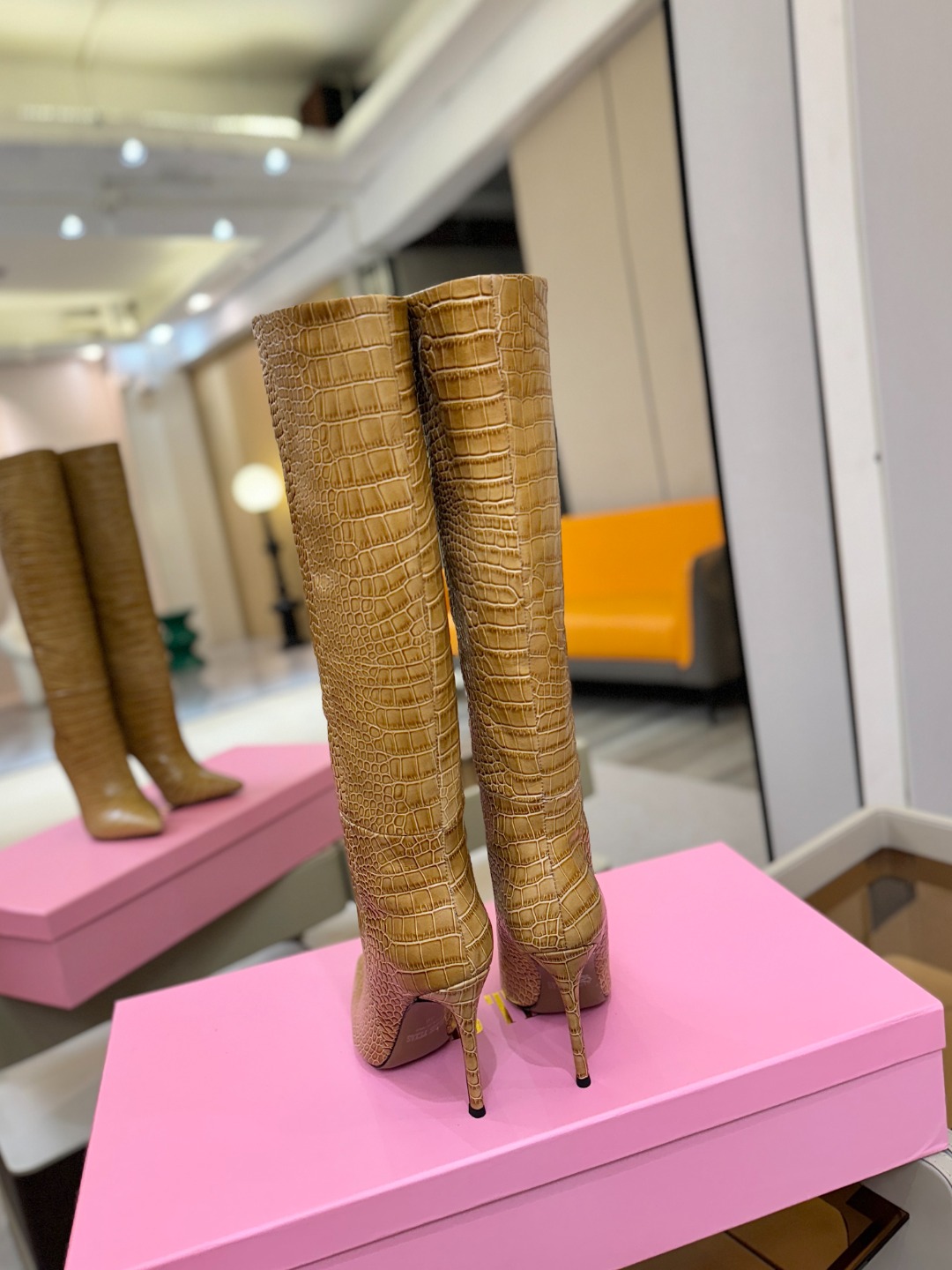 𝙋𝙖𝙧𝙞𝙨 𝙏𝙚𝙭𝙖𝙨 德州巴黎 Paris Texas 鳄鱼纹细跟长靴 ♡优雅风格，创造不一样的感觉！