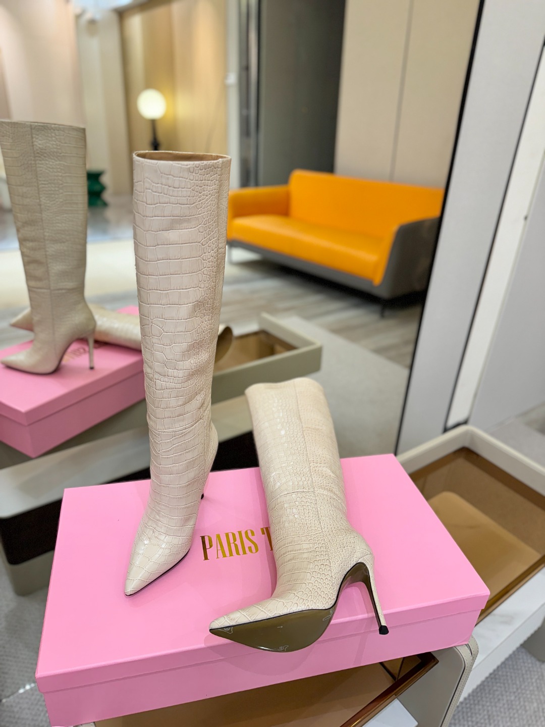 𝙋𝙖𝙧𝙞𝙨 𝙏𝙚𝙭𝙖𝙨 德州巴黎 Paris Texas 鳄鱼纹细跟长靴 ♡优雅风格，创造不一样的感觉！