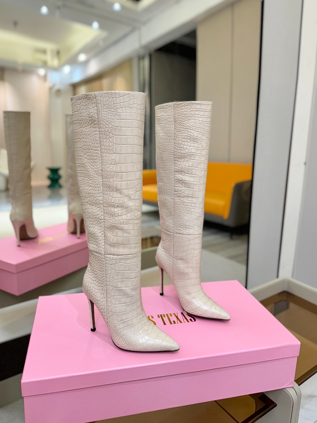 𝙋𝙖𝙧𝙞𝙨 𝙏𝙚𝙭𝙖𝙨 德州巴黎 Paris Texas 鳄鱼纹细跟长靴 ♡优雅风格，创造不一样的感觉！