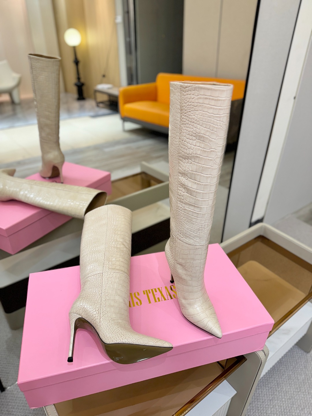 𝙋𝙖𝙧𝙞𝙨 𝙏𝙚𝙭𝙖𝙨 德州巴黎 Paris Texas 鳄鱼纹细跟长靴 ♡优雅风格，创造不一样的感觉！
