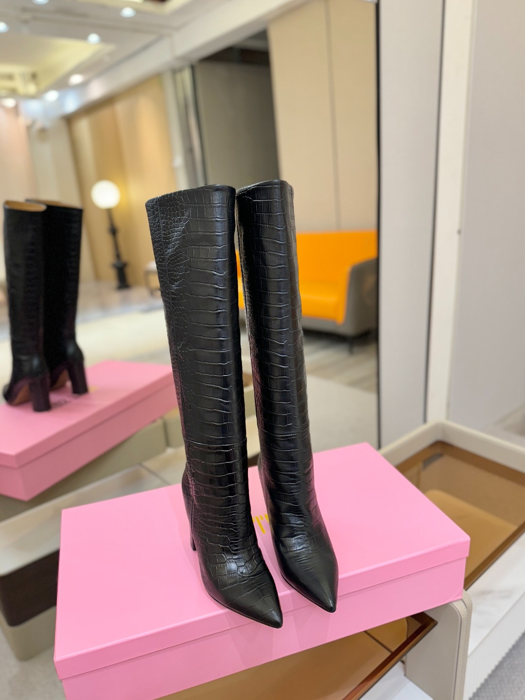 𝙋𝙖𝙧𝙞𝙨 𝙏𝙚𝙭𝙖𝙨 德州巴黎 Paris Texas 鳄鱼纹粗跟长靴 ♡优雅风格，创造不一样的感觉！