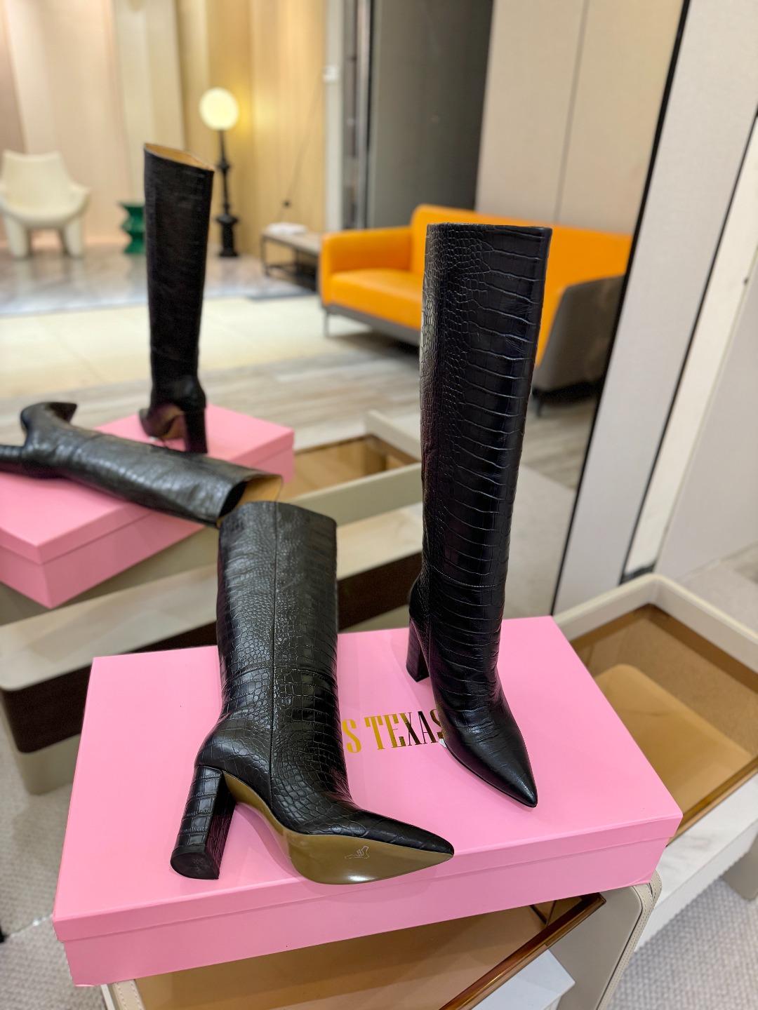 𝙋𝙖𝙧𝙞𝙨 𝙏𝙚𝙭𝙖𝙨 德州巴黎 Paris Texas 鳄鱼纹粗跟长靴 ♡优雅风格，创造不一样的感觉！