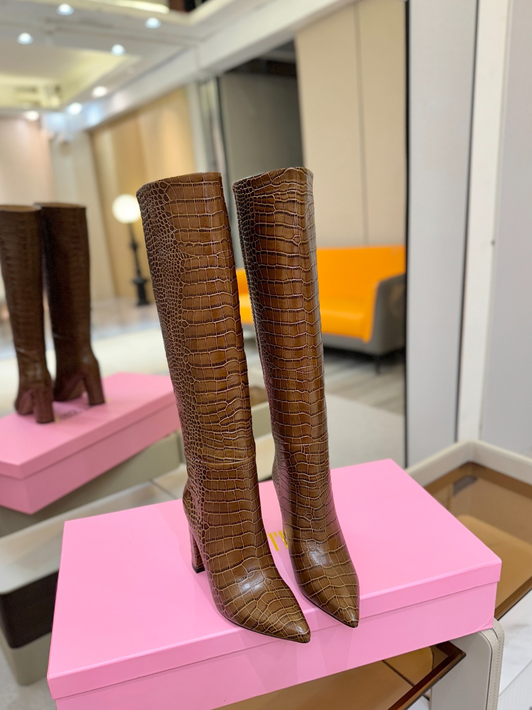 𝙋𝙖𝙧𝙞𝙨 𝙏𝙚𝙭𝙖𝙨 德州巴黎 Paris Texas 鳄鱼纹粗跟长靴 ♡优雅风格，创造不一样的感觉！