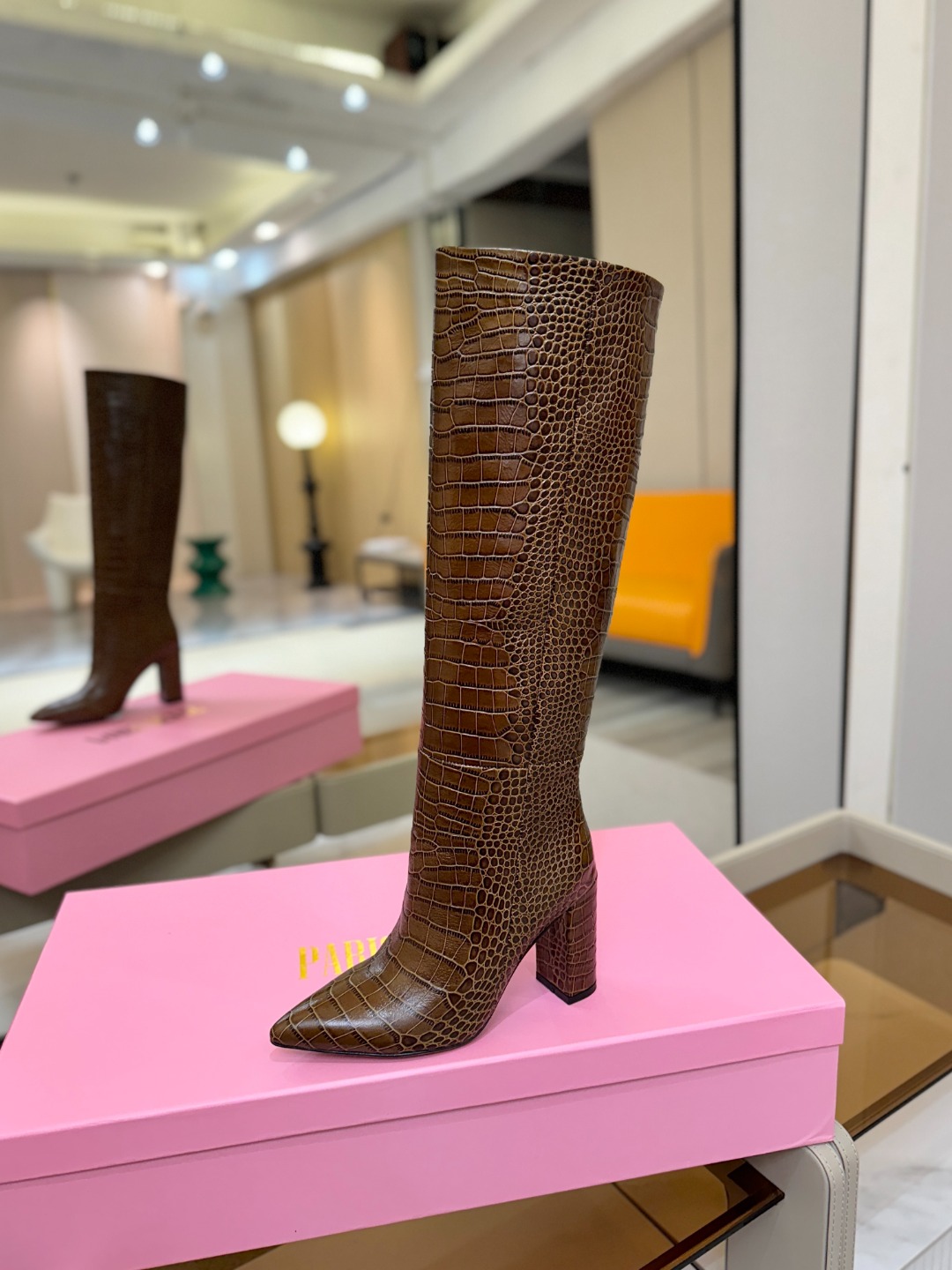 𝙋𝙖𝙧𝙞𝙨 𝙏𝙚𝙭𝙖𝙨 德州巴黎 Paris Texas 鳄鱼纹粗跟长靴 ♡优雅风格，创造不一样的感觉！